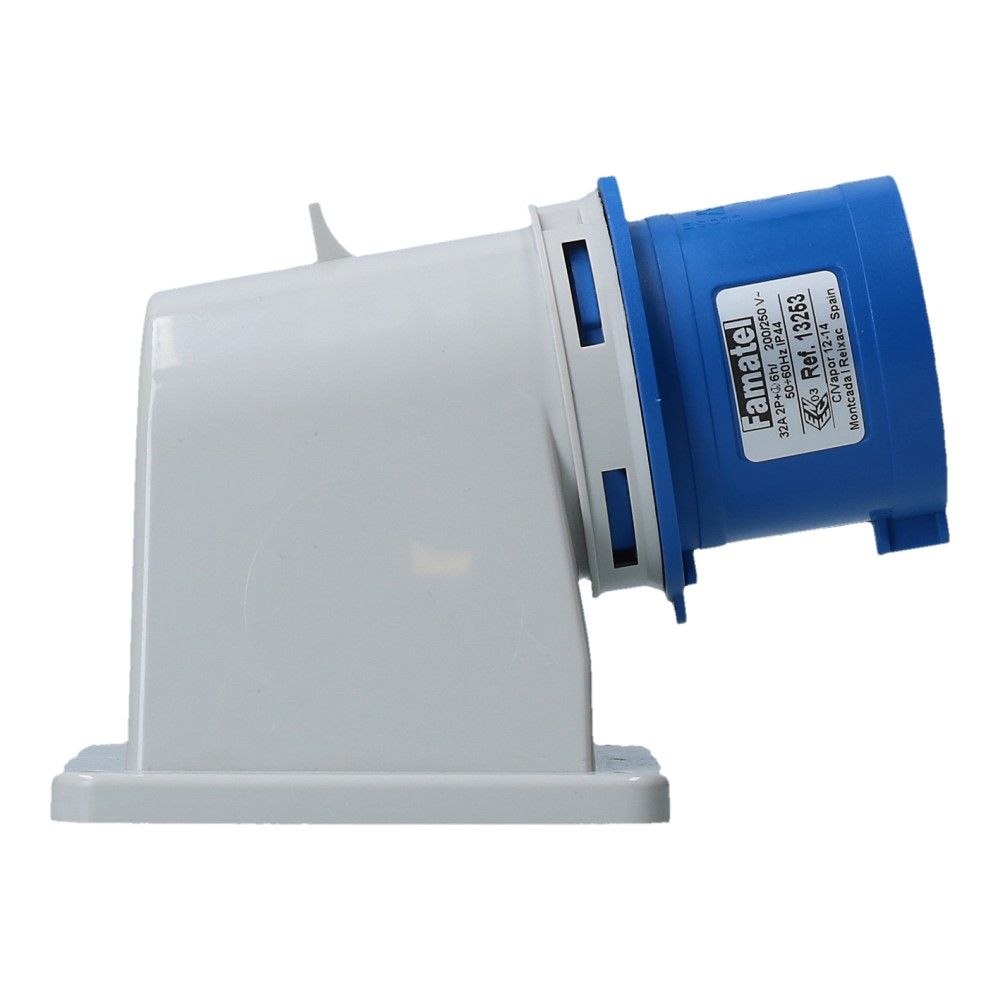 CEE male 3 polig 6H 32A IP44 wcd 220-240VAC CEE male 3 polig 6H 32A IP44 wcd 220-240VAC