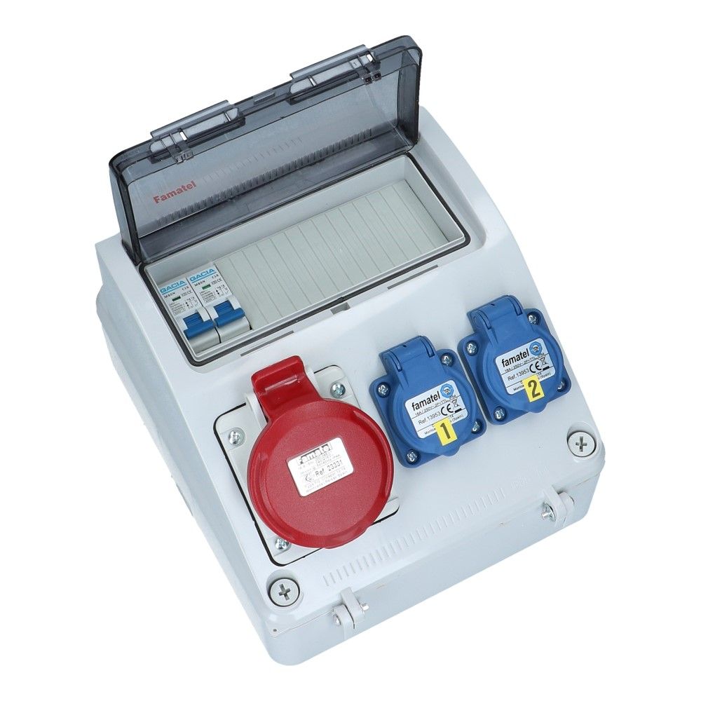 Wandverdeelkast IP44 1x CEE 16A 5p beveiligd: 2x schuko Wandverdeelkast IP44 1x CEE 16A 5p beveiligd: 2x schuko