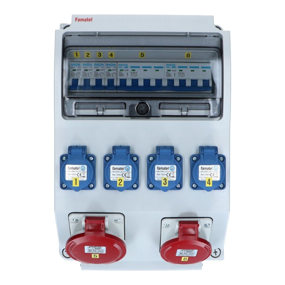 Wandverdeelkast IP44 beveiligd: 1x CEE 32A 5p 1x16A 5p 4x schuko Wandverdeelkast IP44 beveiligd: 1x CEE 32A 5p 1x16A 5p 4x schuko