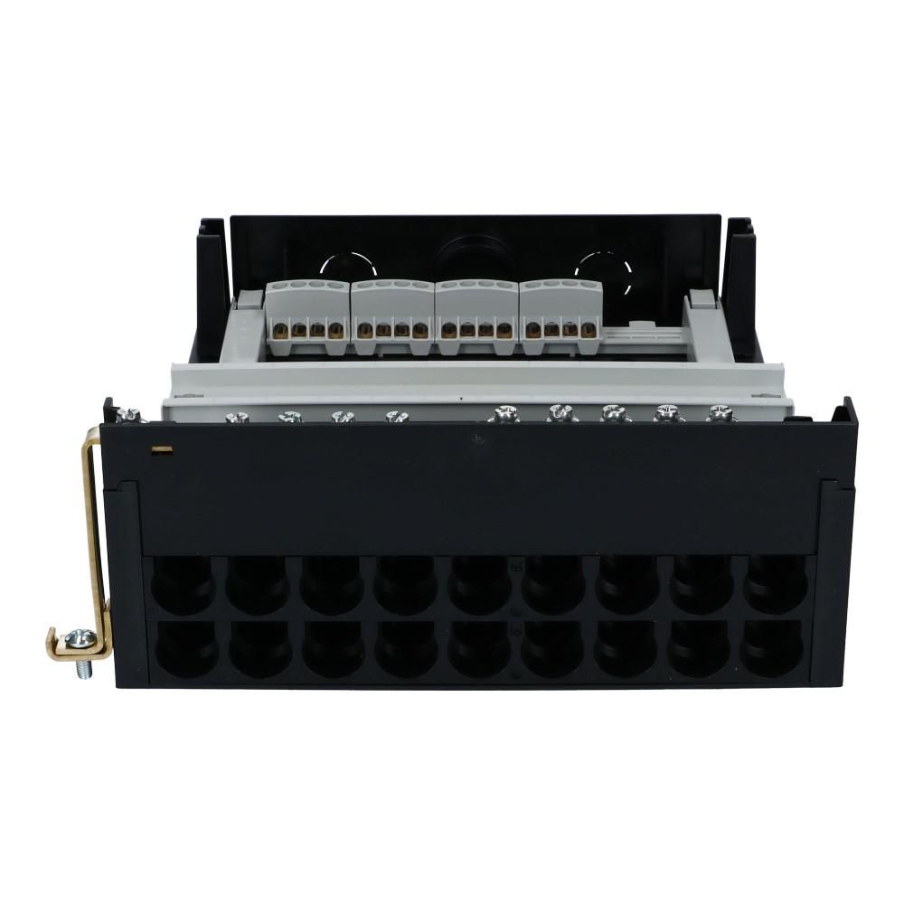 Ledige groepenkast 1x12 modules met verhoogd met buisinvoer Ledige groepenkast 1x12 modules met verhoogd met buisinvoer