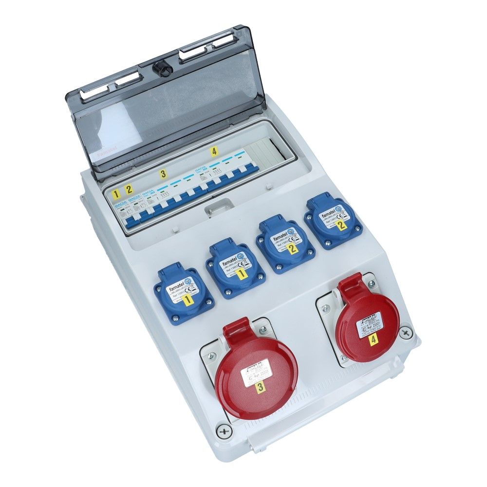 Wandverdeelkast IP44 beveiligd: 1x CEE 32A 5p 1x16A 5p 4x schuko per 2 Wandverdeelkast IP44 beveiligd: 1x CEE 32A 5p 1x16A 5p 4x schuko per 2