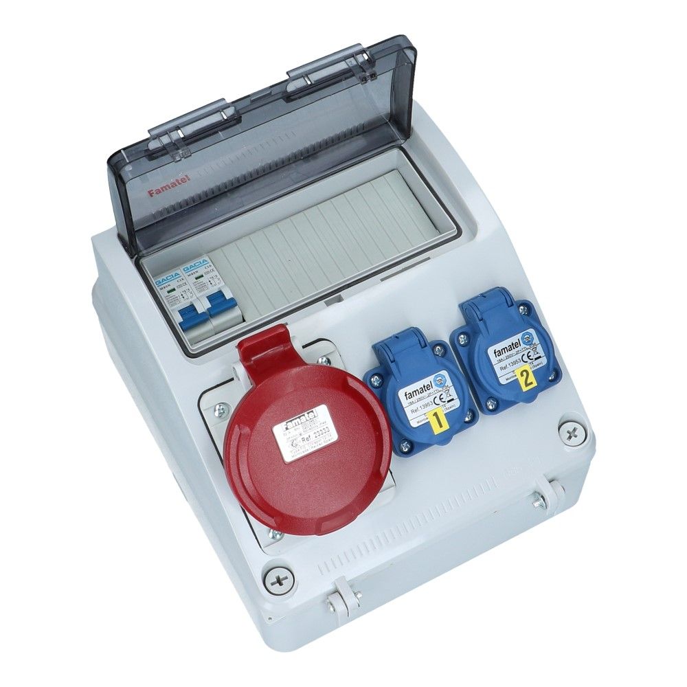 Wandverdeelkast IP44 1x CEE 32A 5p beveiligd: 2x schuko Wandverdeelkast IP44 1x CEE 32A 5p beveiligd: 2x schuko